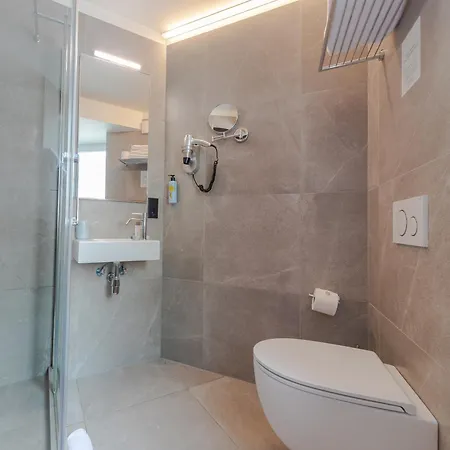 Hotel Kazakiwi 4*